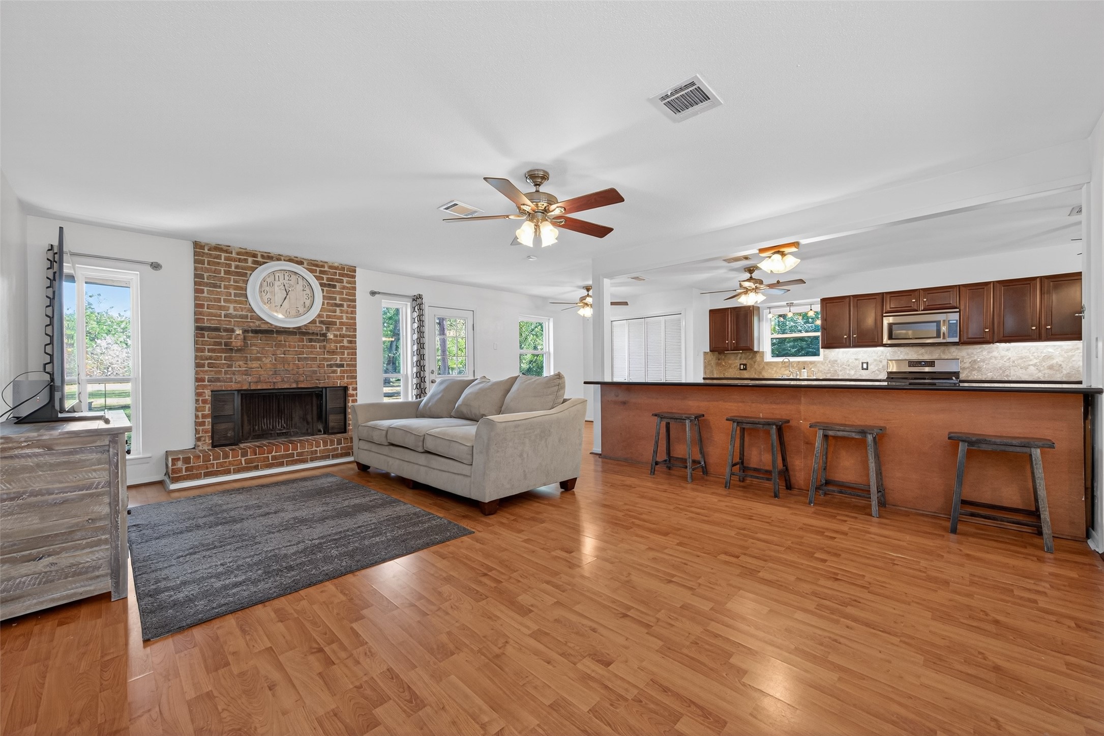 8498 Pine Shadows Road Cleveland, TX 77328 - Photo 4 of 24