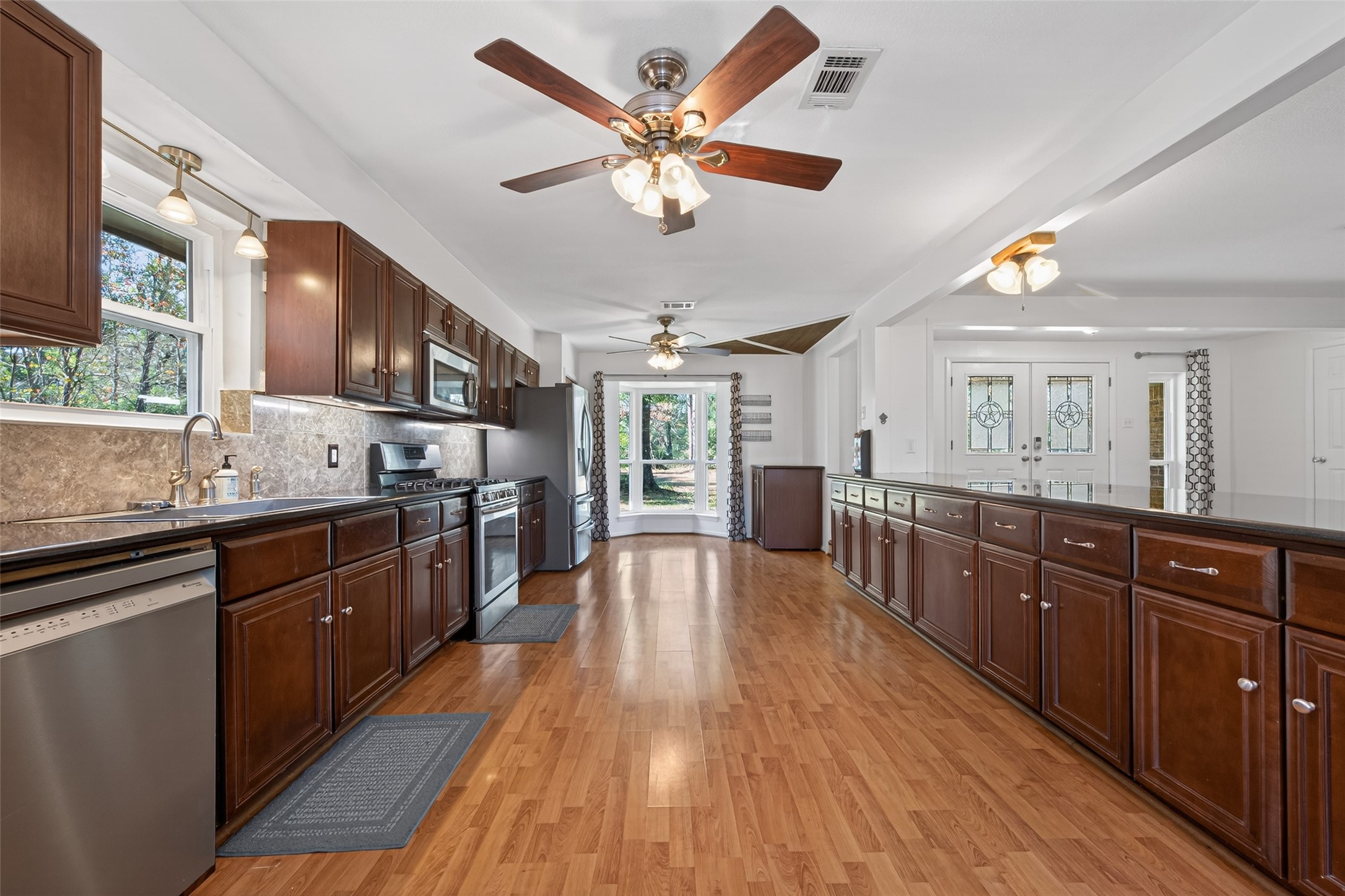 8498 Pine Shadows Road Cleveland, TX 77328 - Photo 5 of 24