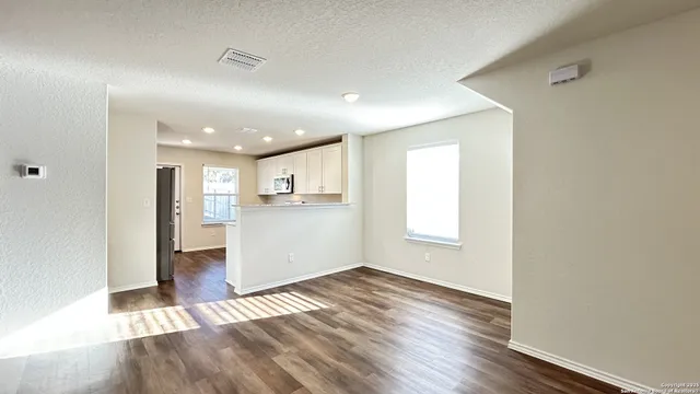 $1,995 | 11418 Long Rider, San Antonio, TX 78254