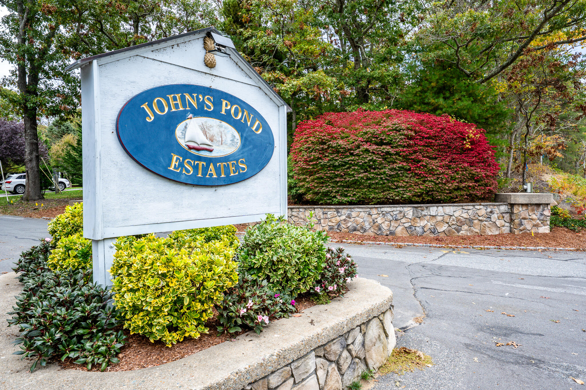 a sign that is on the side of a building