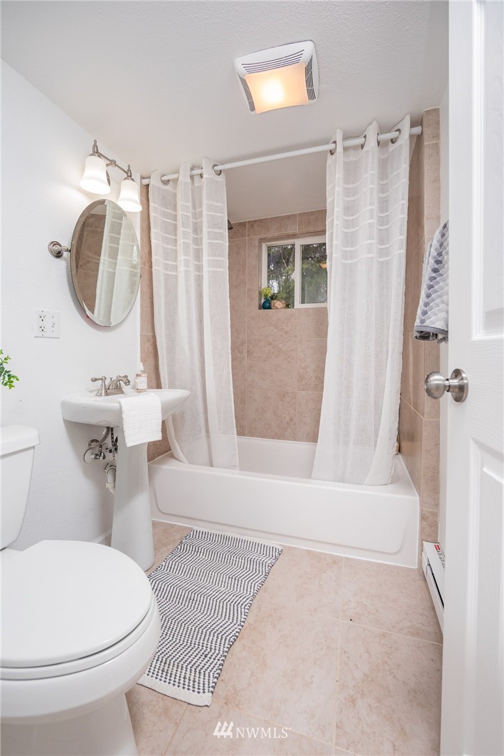 1709 Southwest Webster Street Seattle, WA 98106 - Photo 12 of 18 Gallery Image 12