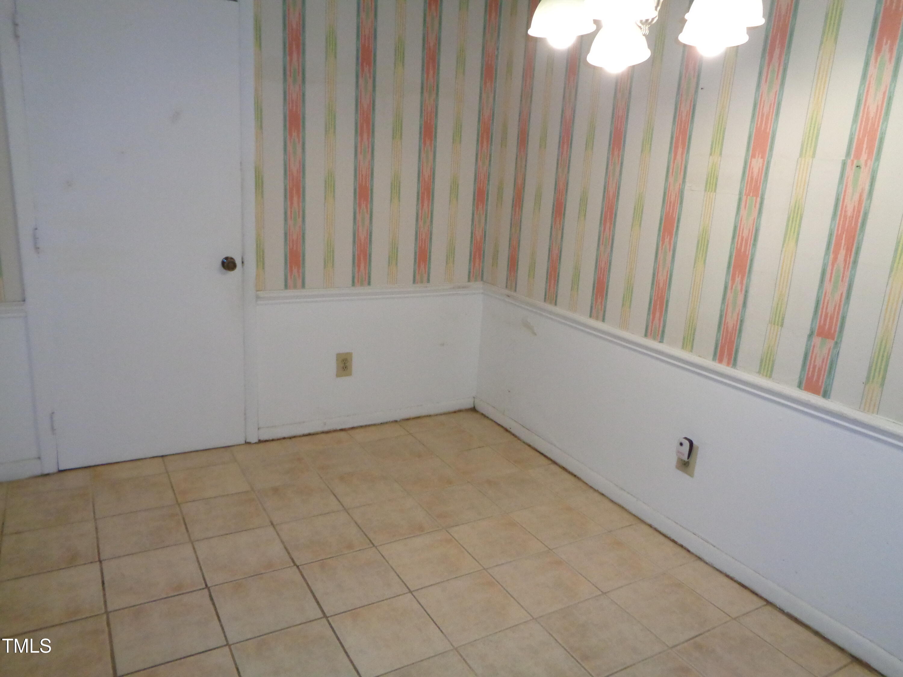 626 Pine Ridge Place Raleigh, NC 27609 - Photo 6 of 15 Dining area
