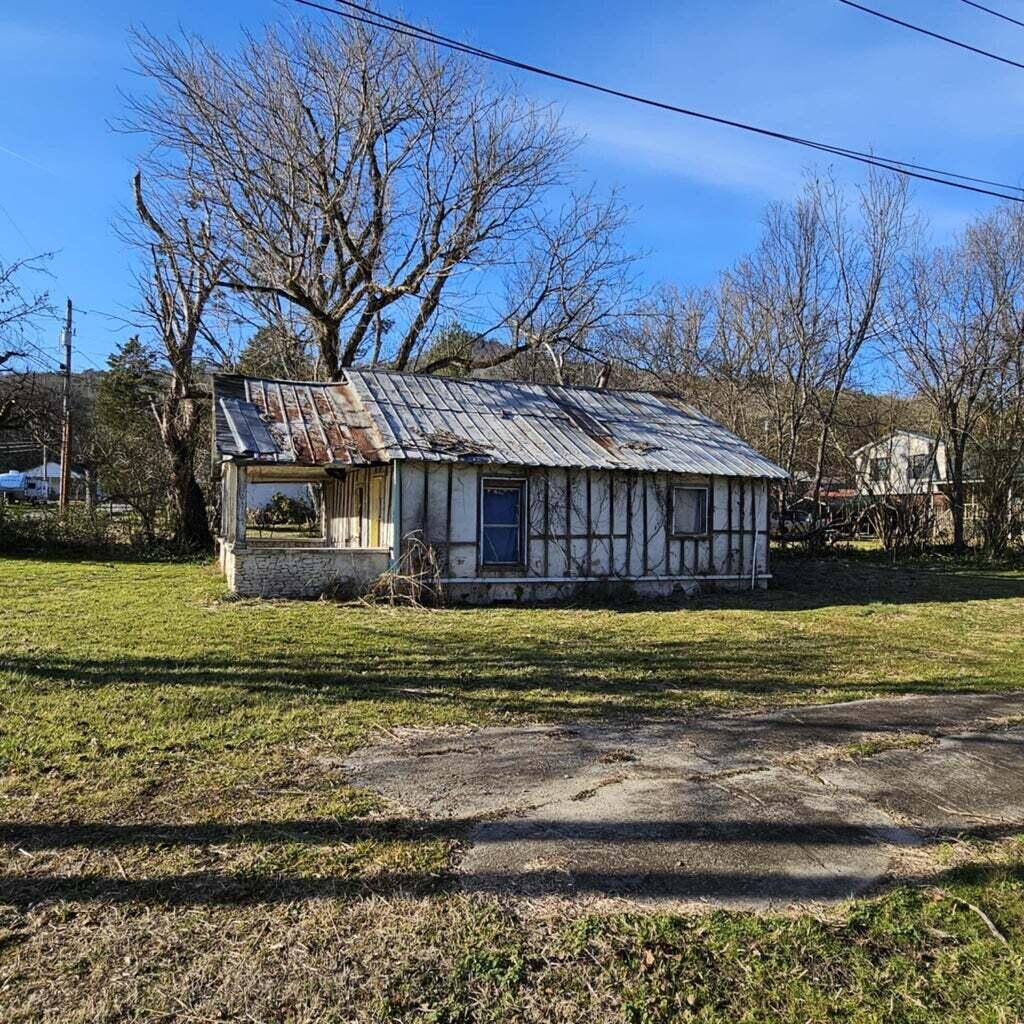 126 Berryhill Road South Pittsburg, TN 37380 - Photo 11 of 12 20250211002634799980000000-o (1)