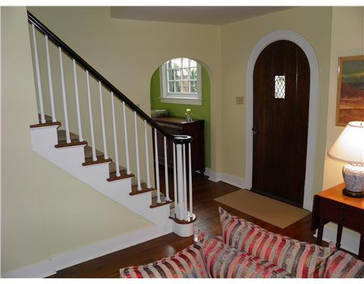19 Oxford Road Ben Avon Heights, PA 15202 - Photo 2 of 18 Entry/Foyer.