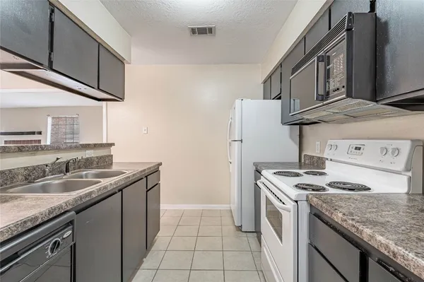 $1,100 | 2401 Sycamore Avenue, Unit E3, Huntsville, TX 77340