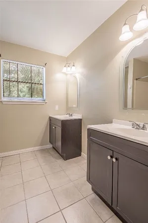 $1,100 | 2401 Sycamore Avenue, Unit E3, Huntsville, TX 77340