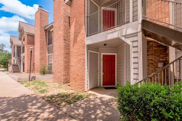 $1,100 | 2401 Sycamore Avenue, Unit E3, Huntsville, TX 77340