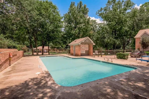 $1,100 | 2401 Sycamore Avenue, Unit E3, Huntsville, TX 77340