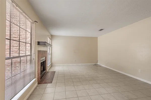 $1,100 | 2401 Sycamore Avenue, Unit E3, Huntsville, TX 77340