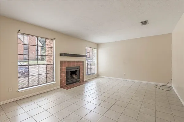 $1,100 | 2401 Sycamore Avenue, Unit E3, Huntsville, TX 77340