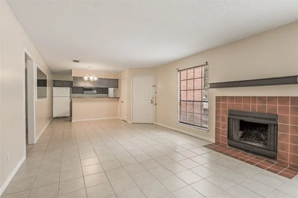 $1,100 | 2401 Sycamore Avenue, Unit E3, Huntsville, TX 77340