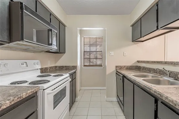 $1,100 | 2401 Sycamore Avenue, Unit E3, Huntsville, TX 77340