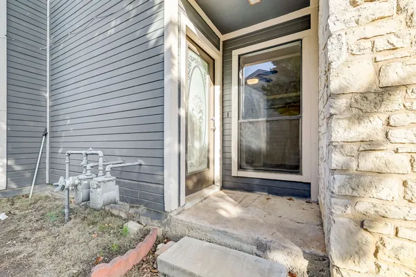 a view of entrance door of the house