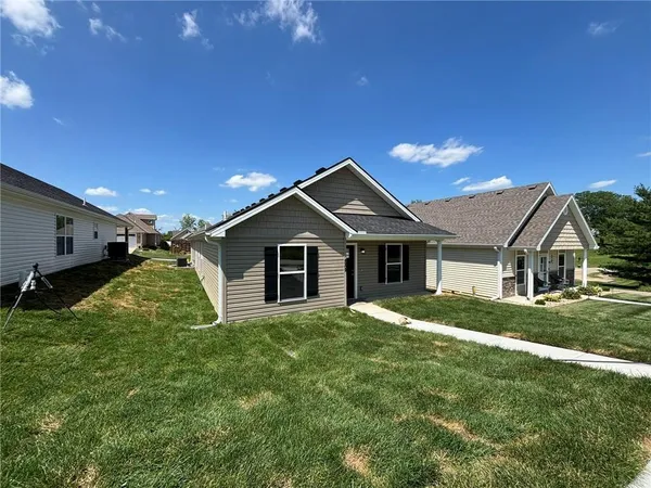 $300,000 | 4909 South Creek Wood Drive, St. Joseph, MO 64507