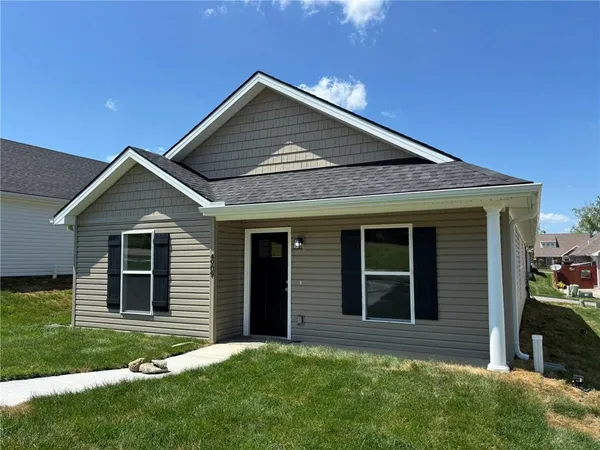 $300,000 | 4909 South Creek Wood Drive, St. Joseph, MO 64507