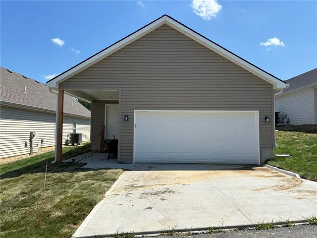 $300,000 | 4909 South Creek Wood Drive, St. Joseph, MO 64507