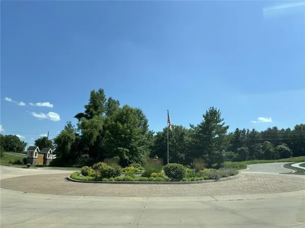 $300,000 | 4909 South Creek Wood Drive, St. Joseph, MO 64507