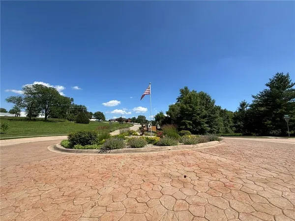 $300,000 | 4909 South Creek Wood Drive, St. Joseph, MO 64507