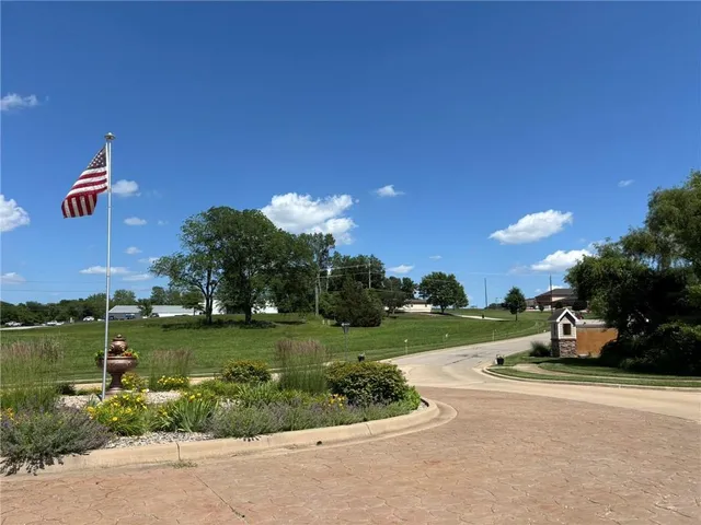 $300,000 | 4909 South Creek Wood Drive, St. Joseph, MO 64507