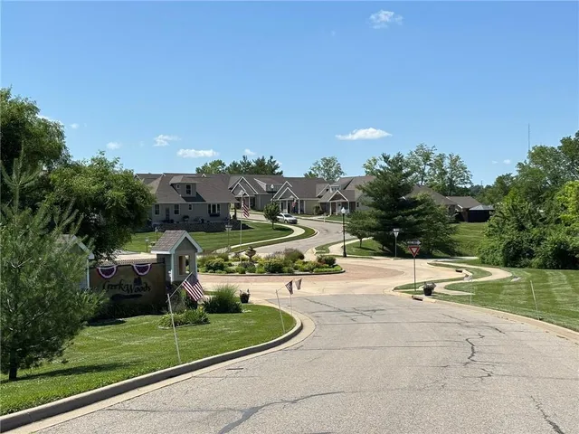 $300,000 | 4909 South Creek Wood Drive, St. Joseph, MO 64507