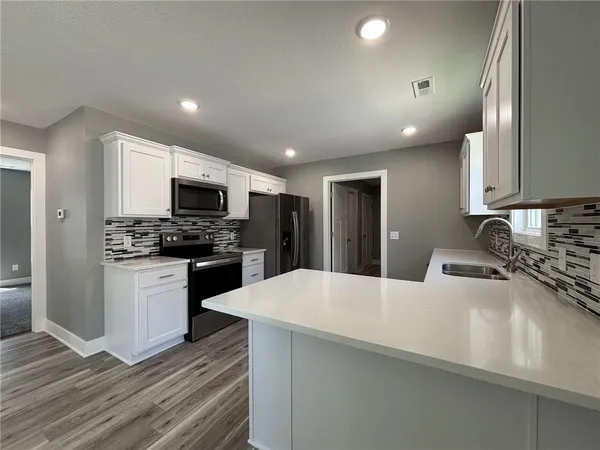 $300,000 | 4909 South Creek Wood Drive, St. Joseph, MO 64507