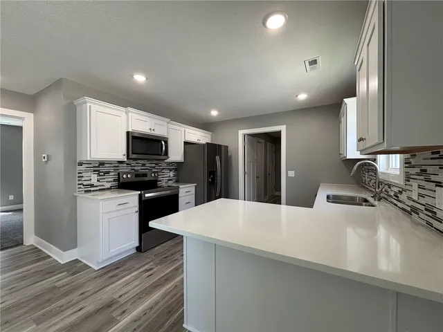 $300,000 | 4909 South Creek Wood Drive, St. Joseph, MO 64507