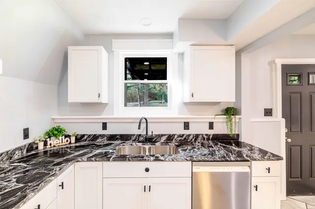 $729,000 | 123 Empire Lane, Bedford, IN 47421