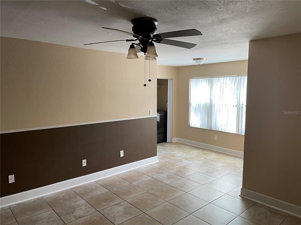 4512 Commander Drive, Unit 1725 Orlando, FL 32822 - Photo 6 of 17 a view of an empty room and window