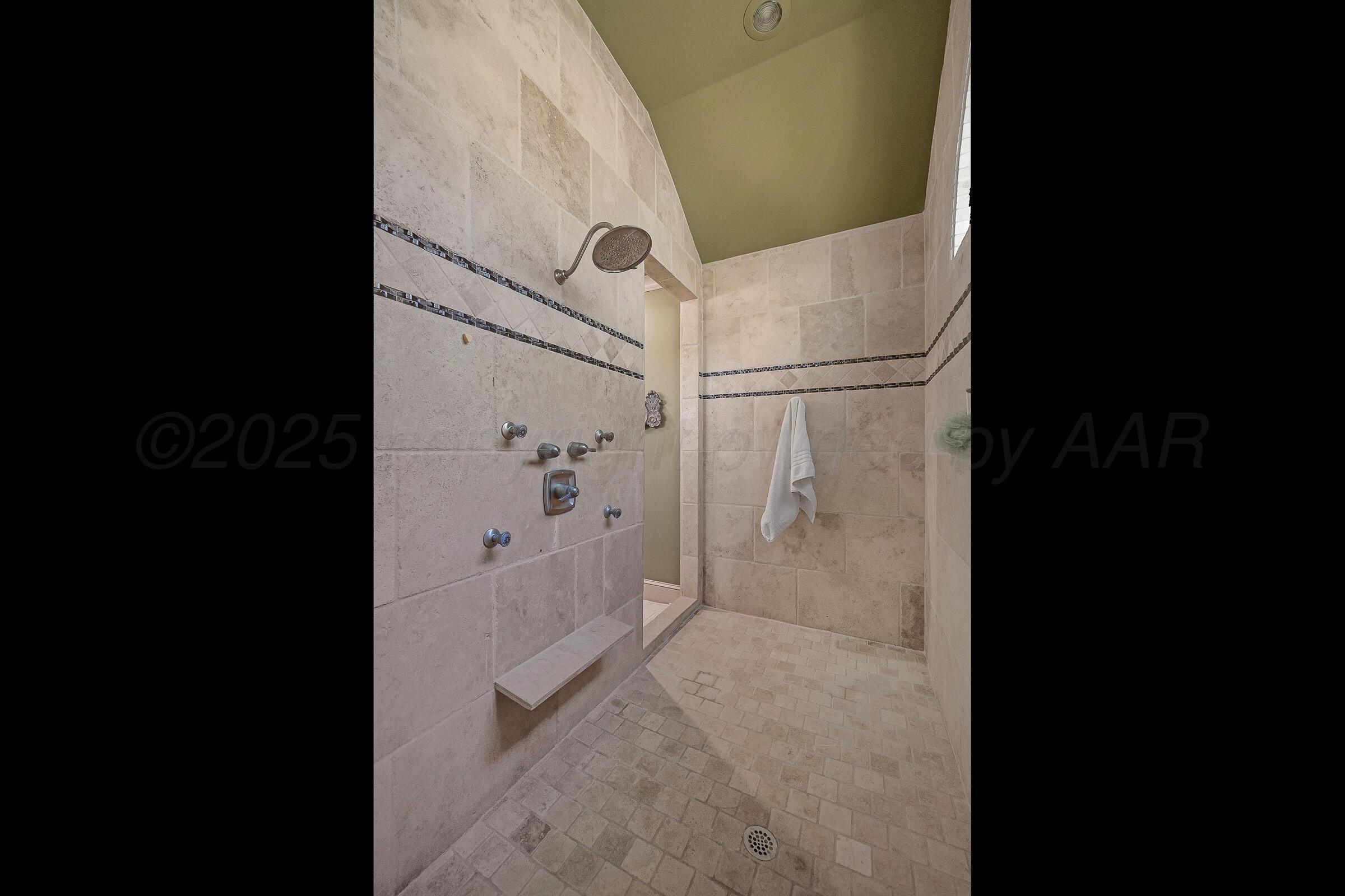 19551 Chaparral Road Canyon, TX 79015 - Photo 23 of 42 a bathroom with a bathtub