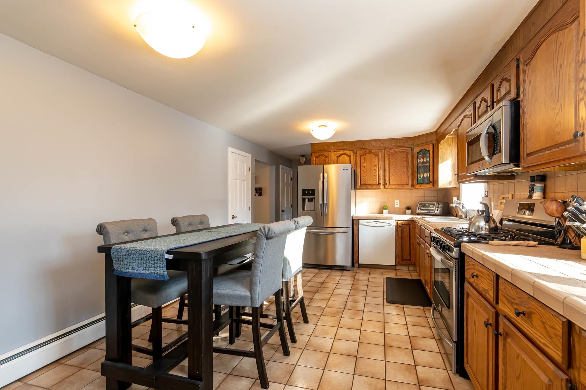 10 Todd Road Nashua, NH 03064 - Photo 3 of 30