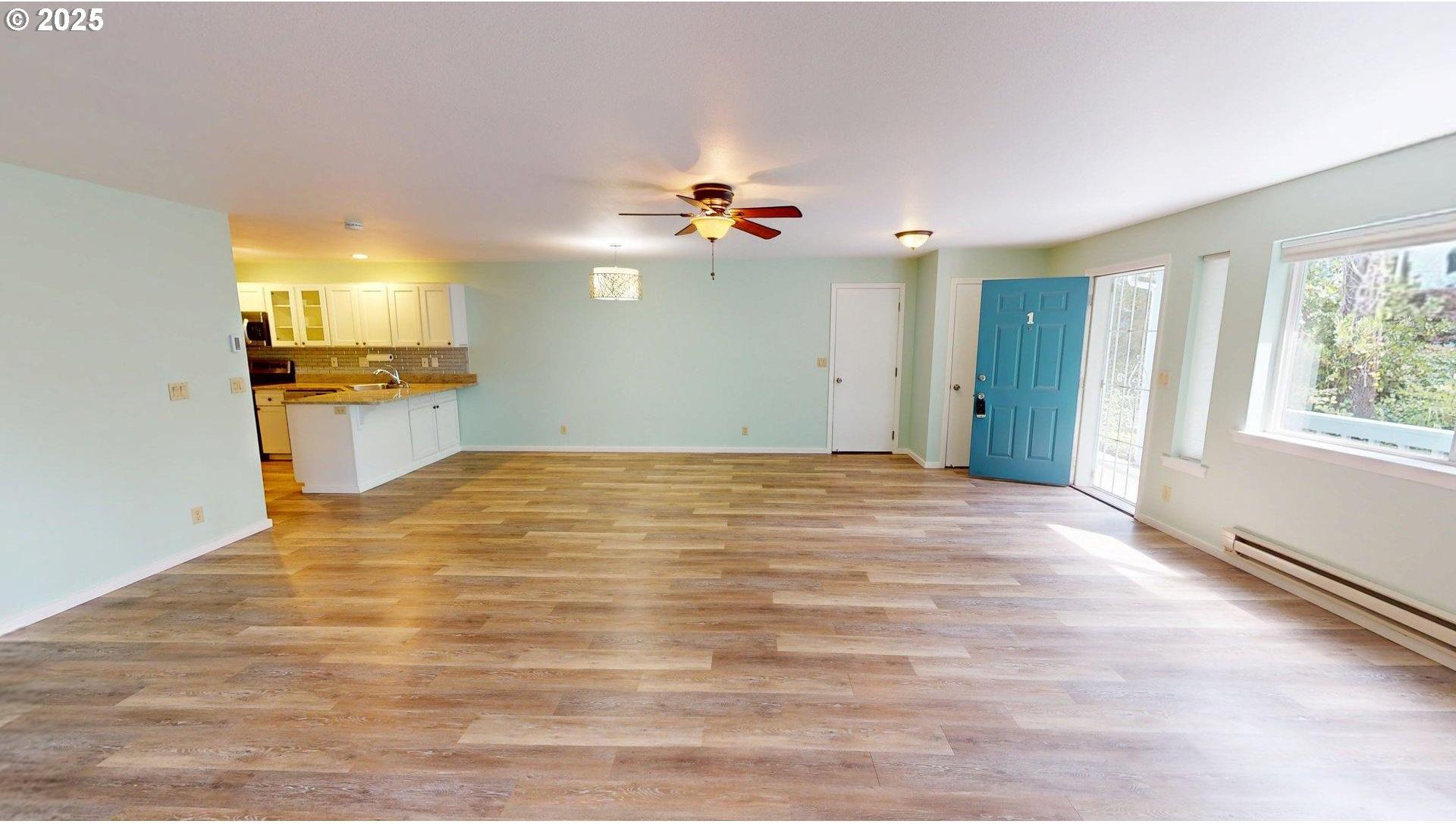 1455 Seacrest Lane, Unit 1A Brookings, OR 97415 - Photo 8 of 32 Living Room/Dining Room