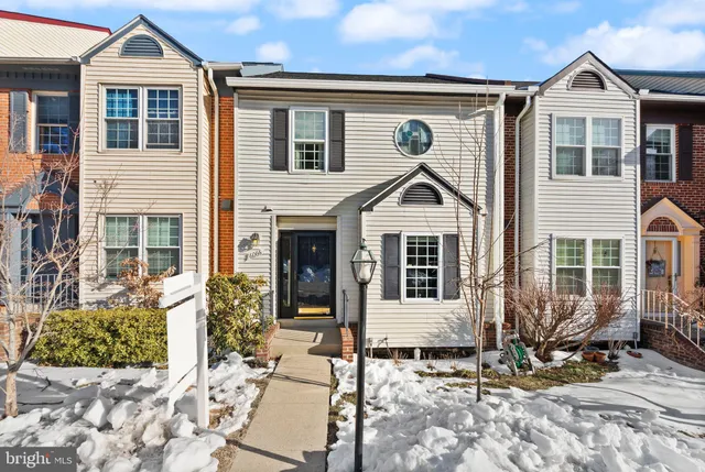 $685,000 | 6066 Heatherwood Drive, Alexandria, VA 22310