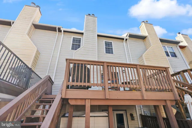 $685,000 | 6066 Heatherwood Drive, Alexandria, VA 22310