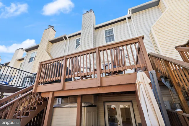 $685,000 | 6066 Heatherwood Drive, Alexandria, VA 22310