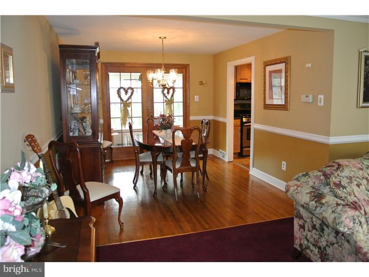828 Rennard Street Philadelphia, PA 19116 - Photo 8 of 20 Dining Room