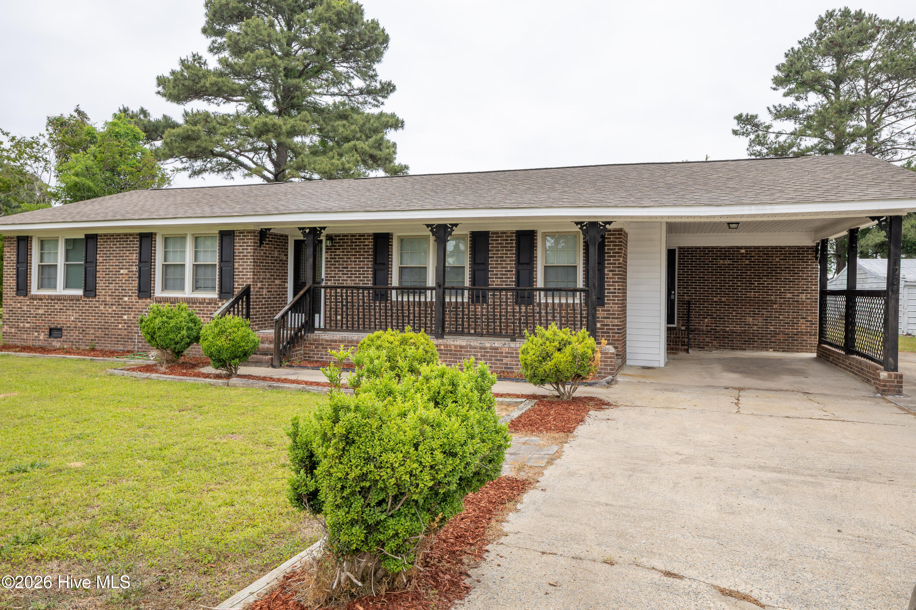 122 West Pine Forest Road Mount Olive, NC 28365 - Photo 2 of 33 122 W Pine Forest Rd2