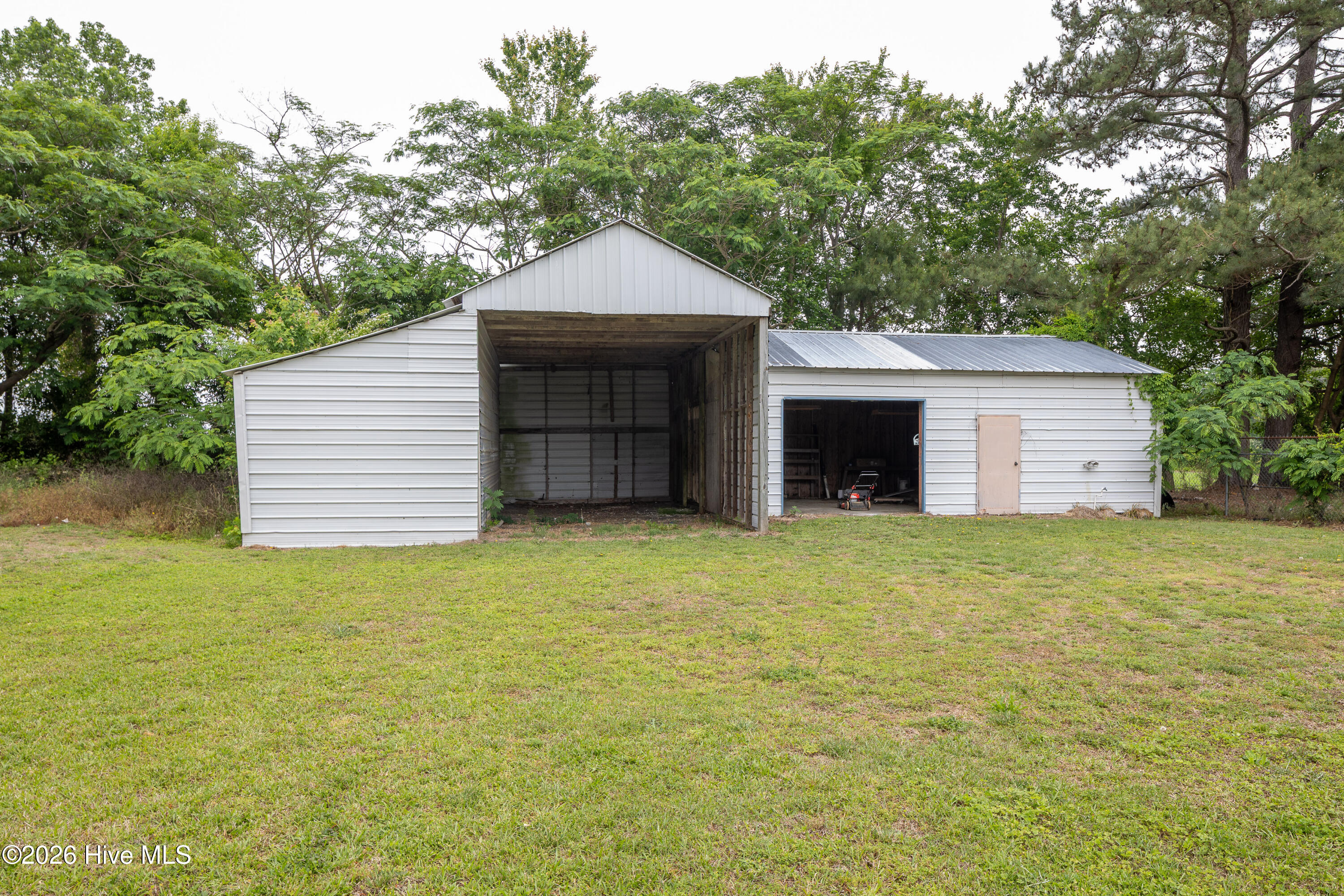 122 West Pine Forest Road Mount Olive, NC 28365 - Photo 29 of 33 122 W Pine Forest Rd32