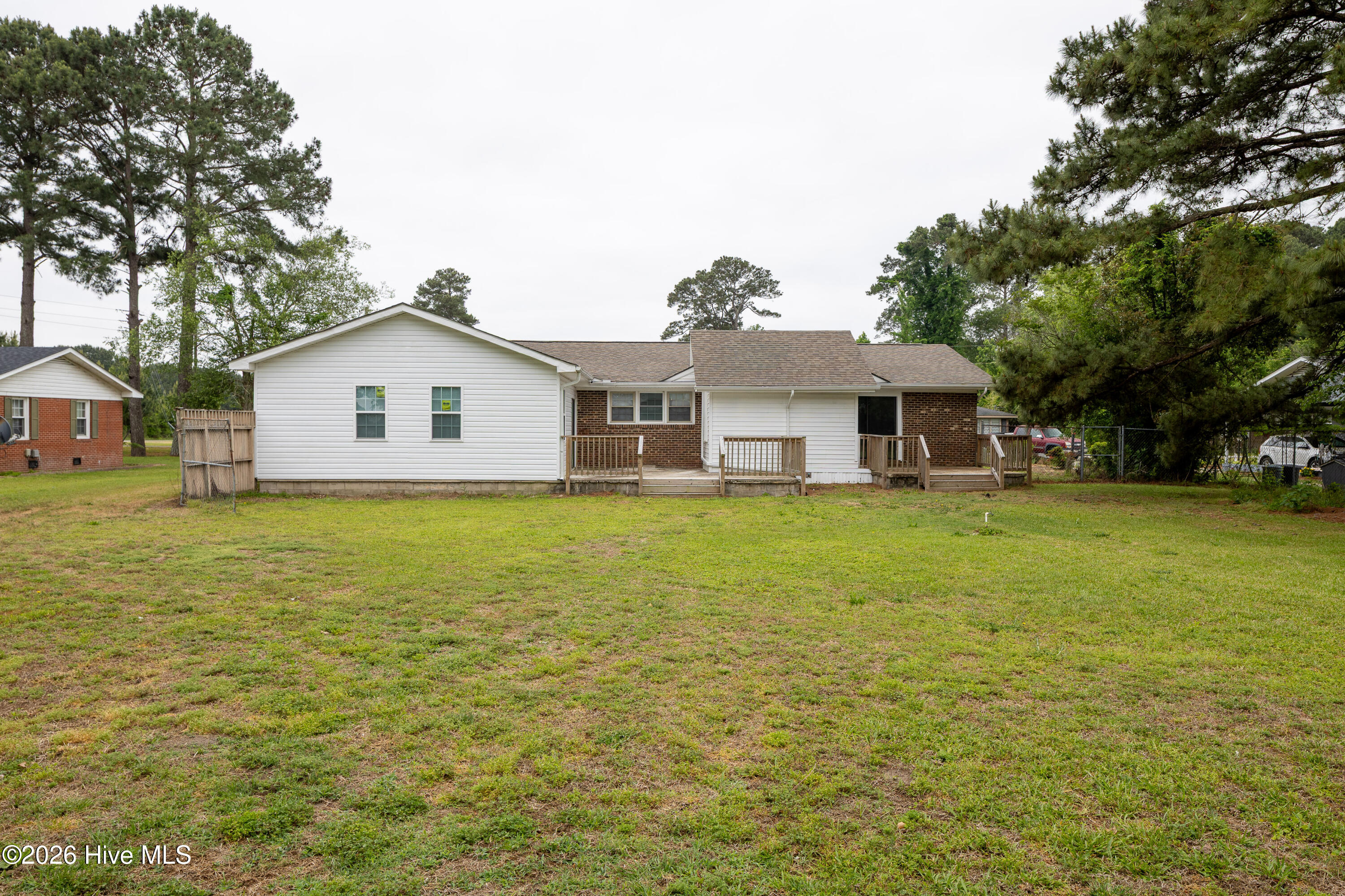 122 West Pine Forest Road Mount Olive, NC 28365 - Photo 30 of 33 122 W Pine Forest Rd35