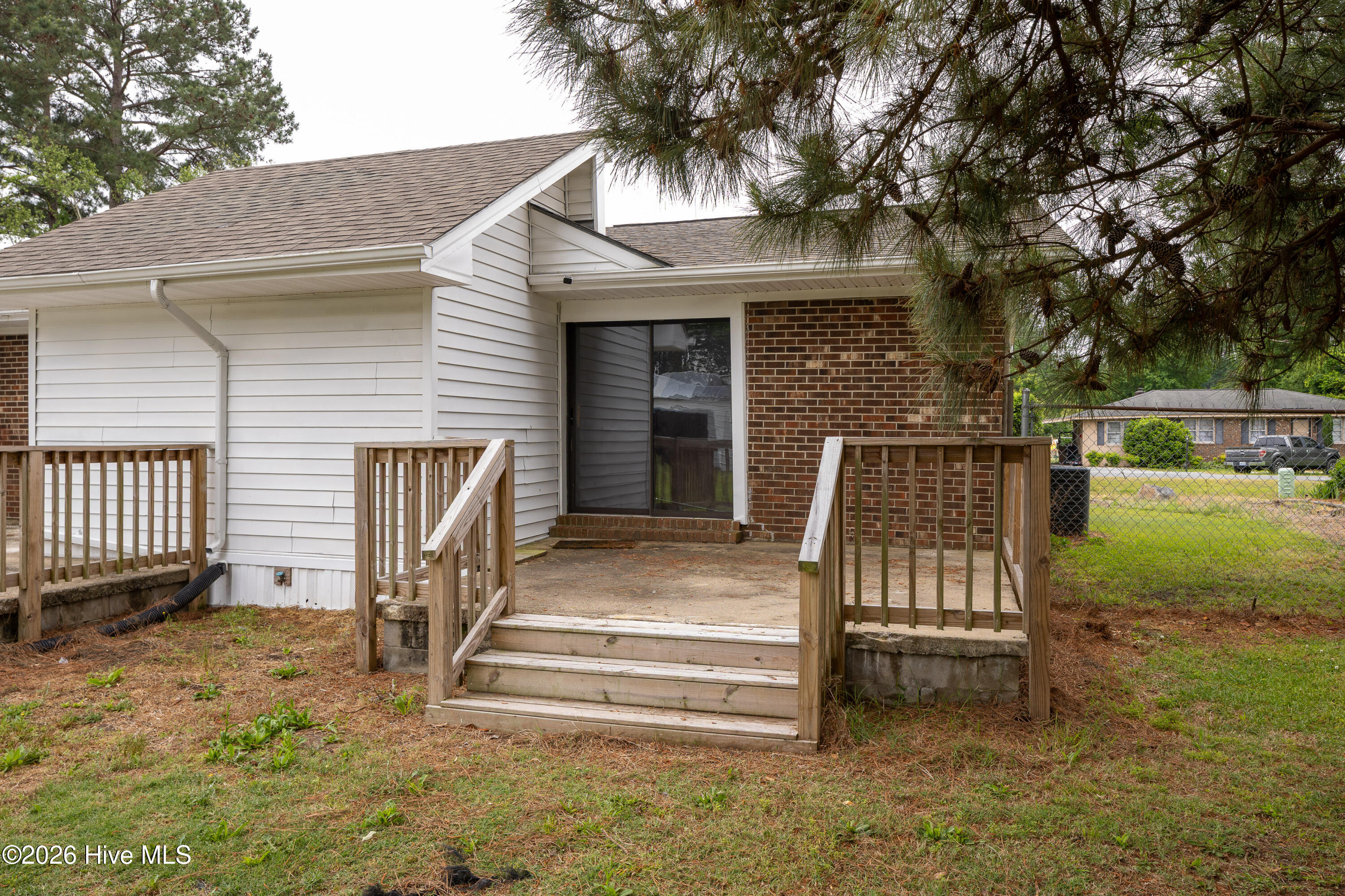 122 West Pine Forest Road Mount Olive, NC 28365 - Photo 32 of 33 122 W Pine Forest Rd37