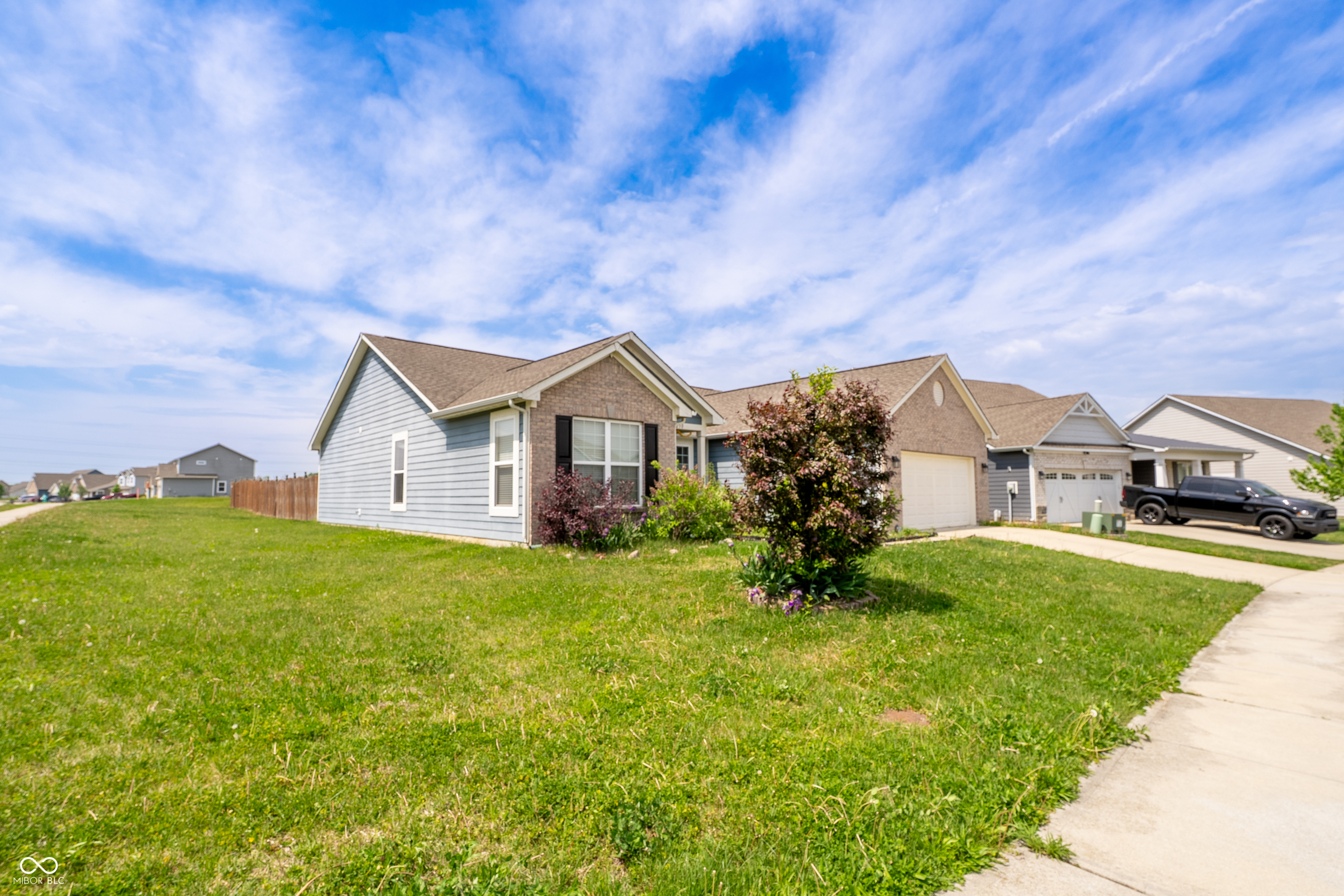 5250 Hearst Lane Indianapolis, IN 46239 - Photo 3 of 33