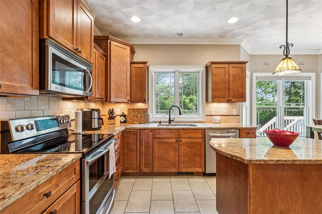 25 Shannon Road Exeter, RI 02822 - Photo 11 of 43 Kitchen looking from dining room
