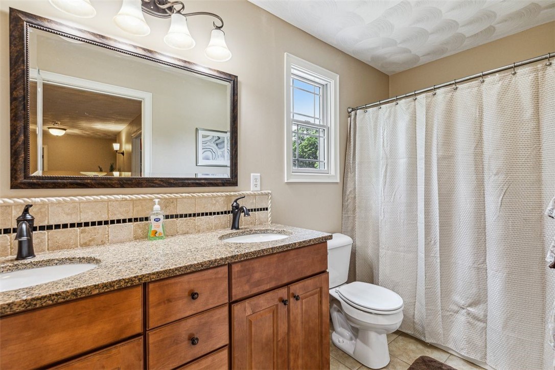 25 Shannon Road Exeter, RI 02822 - Photo 23 of 43 Full bath between bedrooms