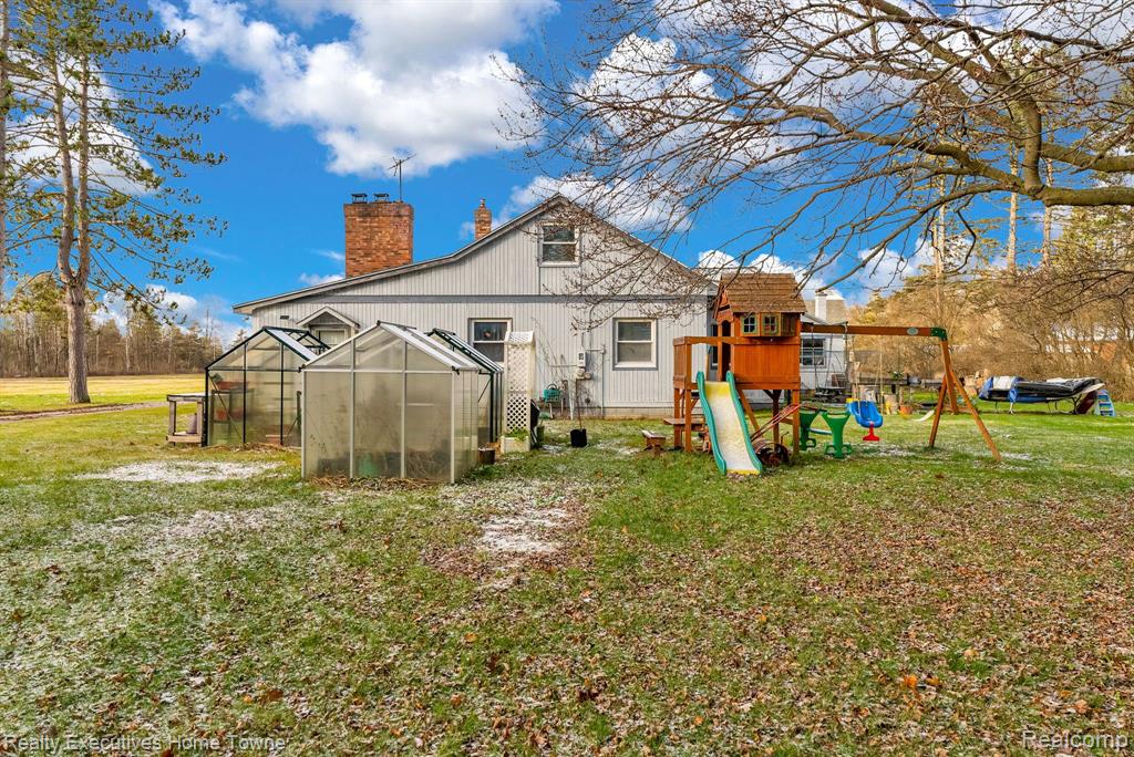 2155 Arlington Road Columbus, MI 48063 - Photo 12 of 59