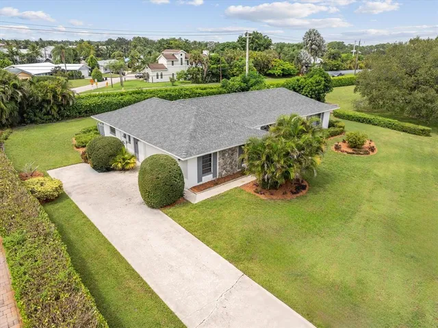 $989,000 | 137 Southeast Turtle Creek Drive, Jupiter, FL 33469