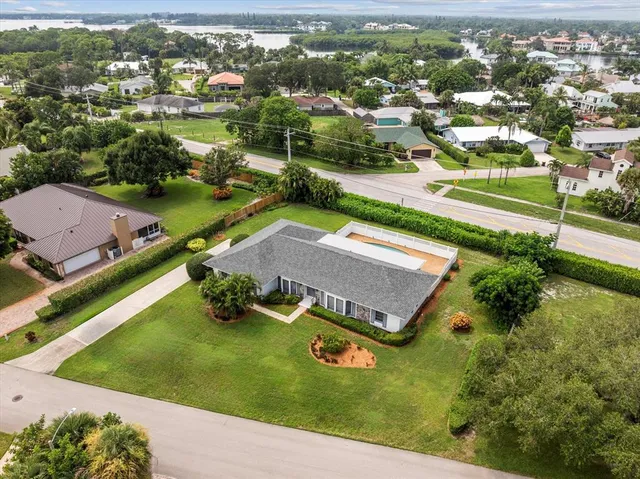 $989,000 | 137 Southeast Turtle Creek Drive, Jupiter, FL 33469