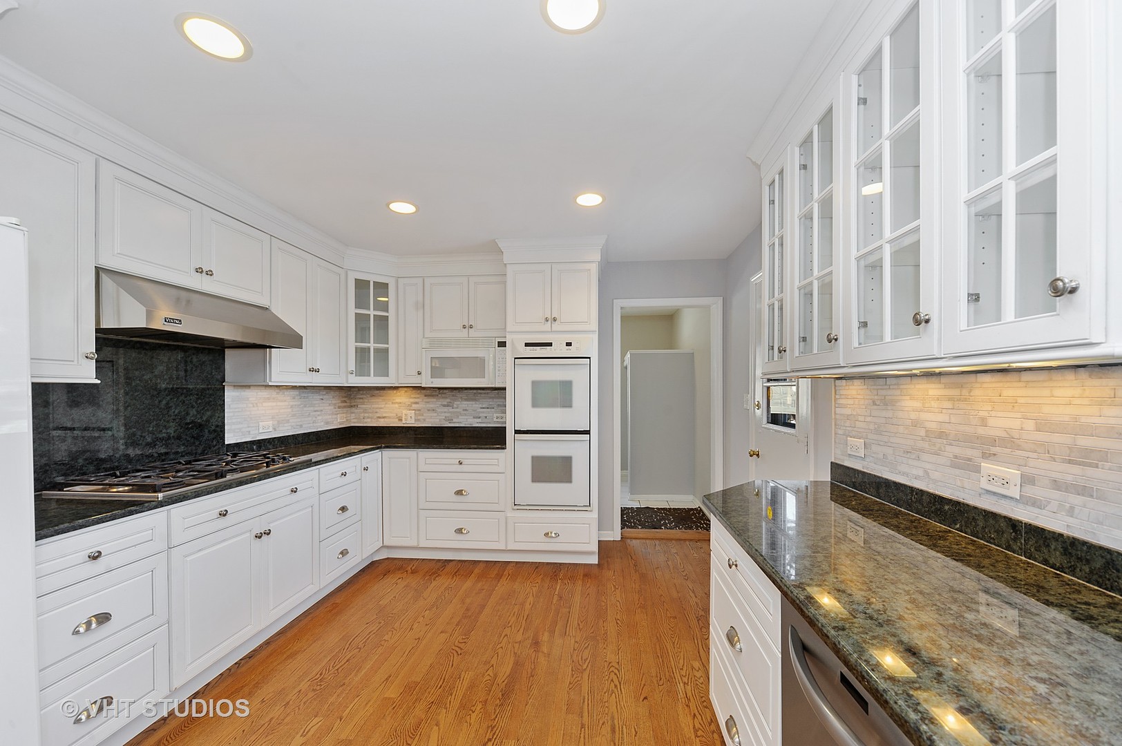 1070 Summit Drive Deerfield, IL 60015 - Photo 2 of 32