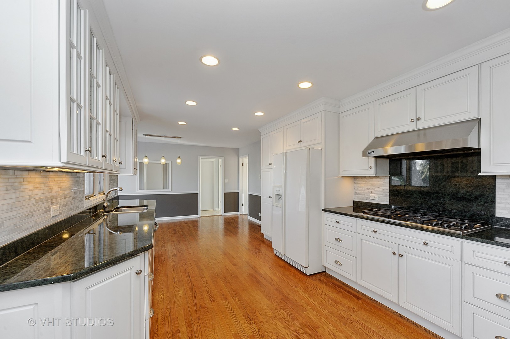 1070 Summit Drive Deerfield, IL 60015 - Photo 3 of 32