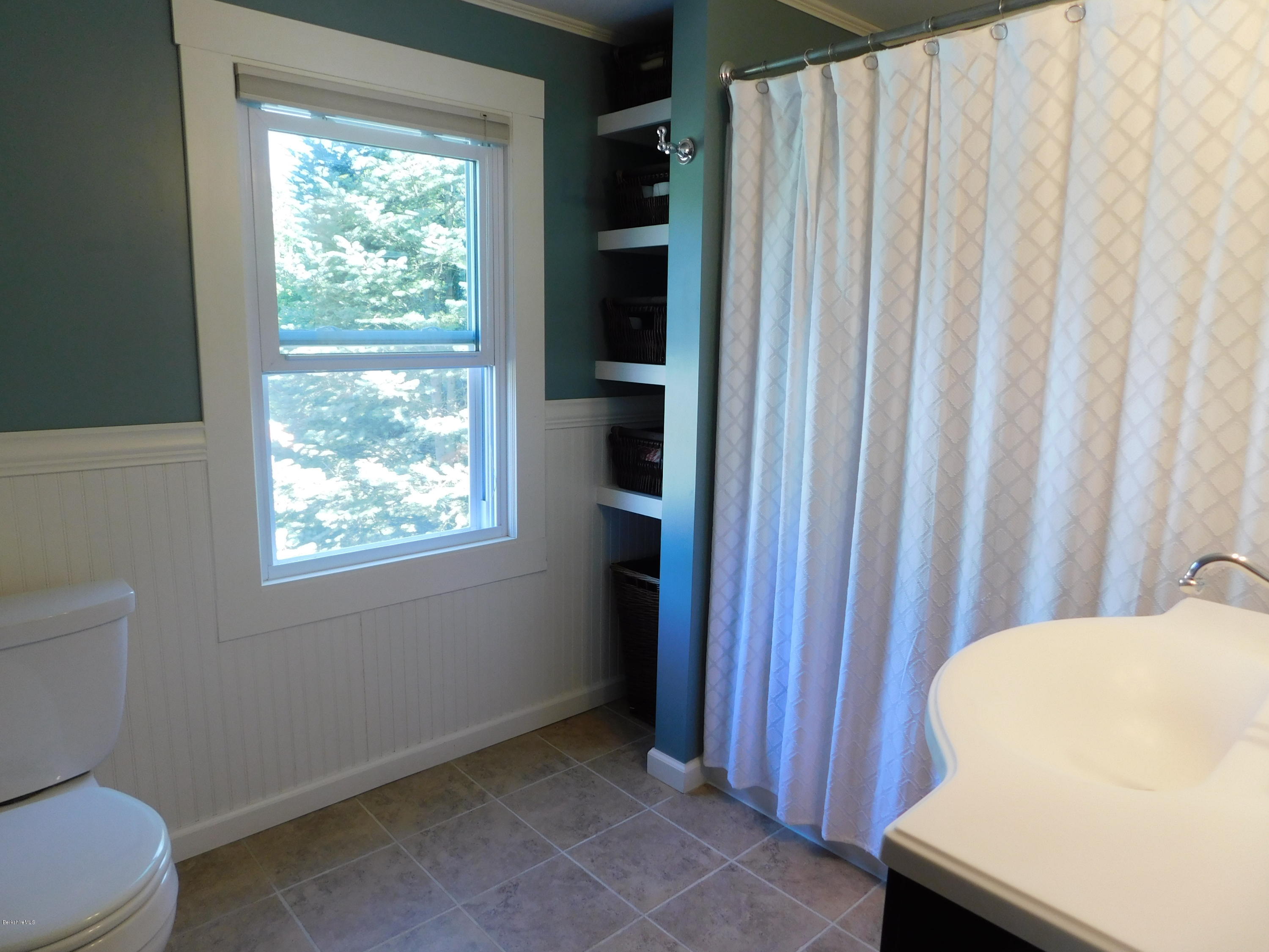 907 North Hoosac Road Williamstown, MA 01267 - Photo 18 of 24 Full bath