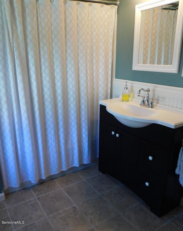 907 North Hoosac Road Williamstown, MA 01267 - Photo 19 of 24 Bath