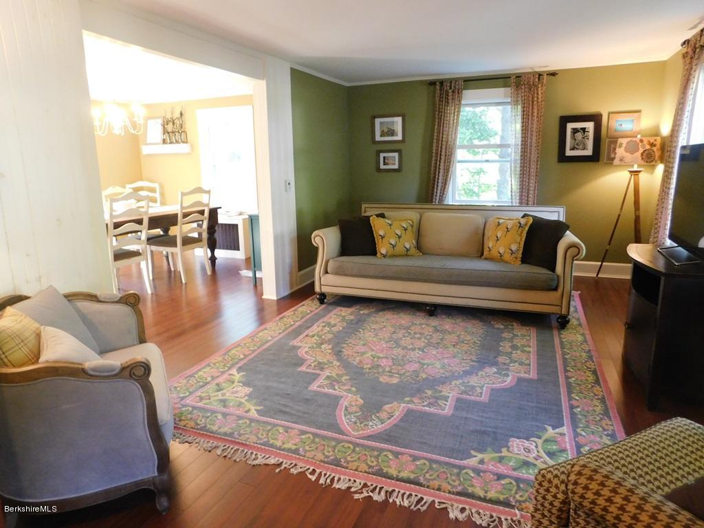 907 North Hoosac Road Williamstown, MA 01267 - Photo 3 of 24 Living room